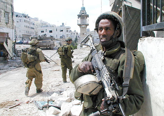 Flickr_-_Israel_Defense_Forces_-_Standing_Guard_in_Nablus